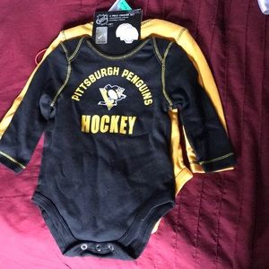 Pittsburgh Penguins long sleeve onesie 6/9 month